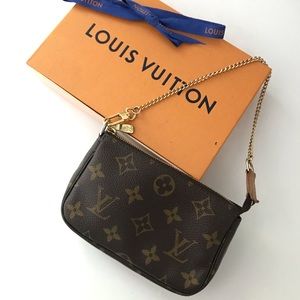 💯 Authentic Louis Vuitton mini Pochette